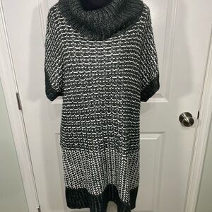 Cozy Black and White Knit Sweater Cowl neck Poncho Size 18/20 CB-70